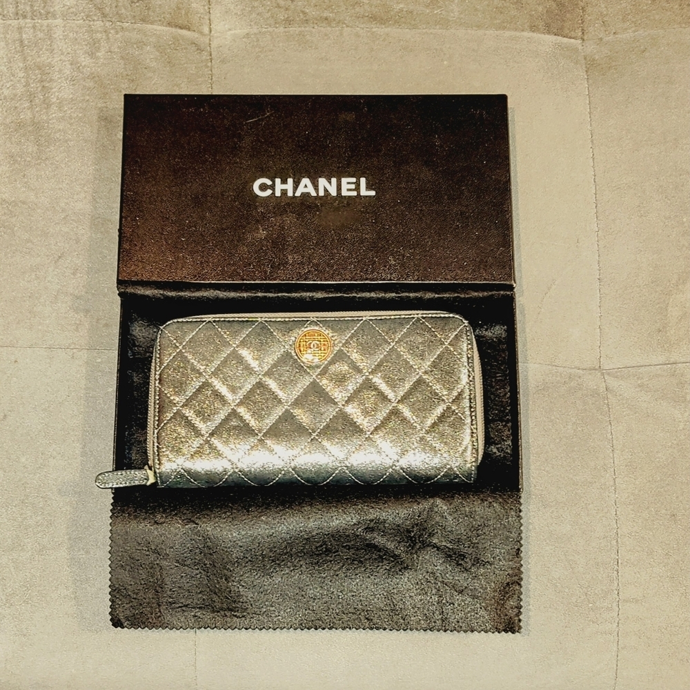 EUC Chanel Iridescent Calfskin Quilted Tartan Button Zip Around Long Wallet - Picture 14 of 16
